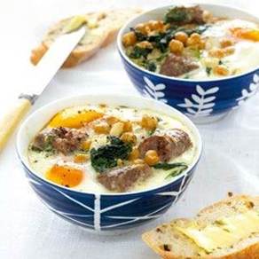 GEBAKTE EIERS MET WORSIES